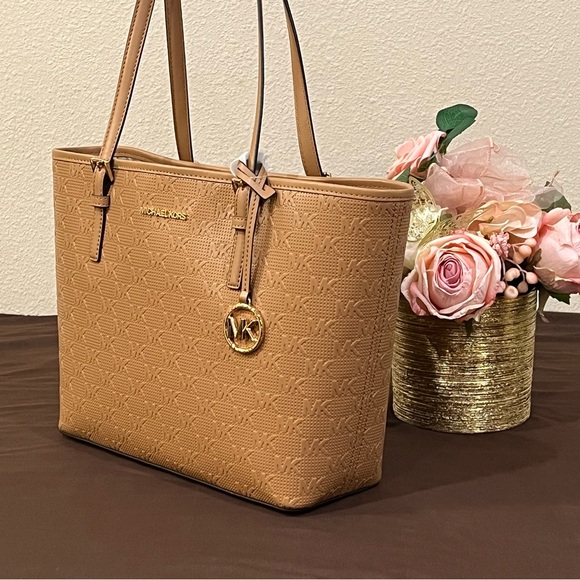 MICHAEL MICHAEL KORS JET SET 384GJ62Y PALE PEANUT MD CARRYALL TOTE SMLS029-0001 - Picture 1 of 7